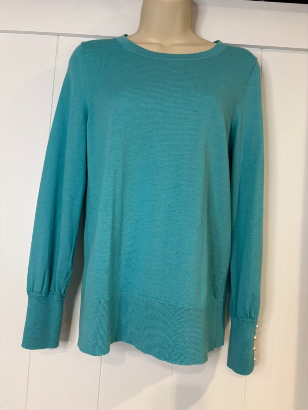 Talbots teal crew neck sweater Merino wool, pearl buttons, keyhole back, M
